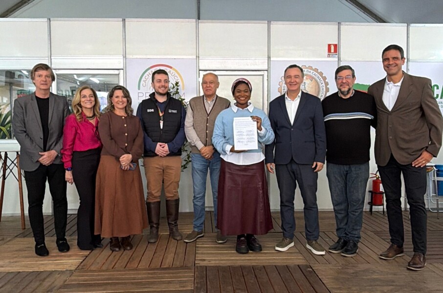 CRQ-V participa de assinatura do Protocolo de Intenções para criação de Centro de Referência em Pesquisa, Desenvolvimento e Inovação da Cachaça de Alambique do RS